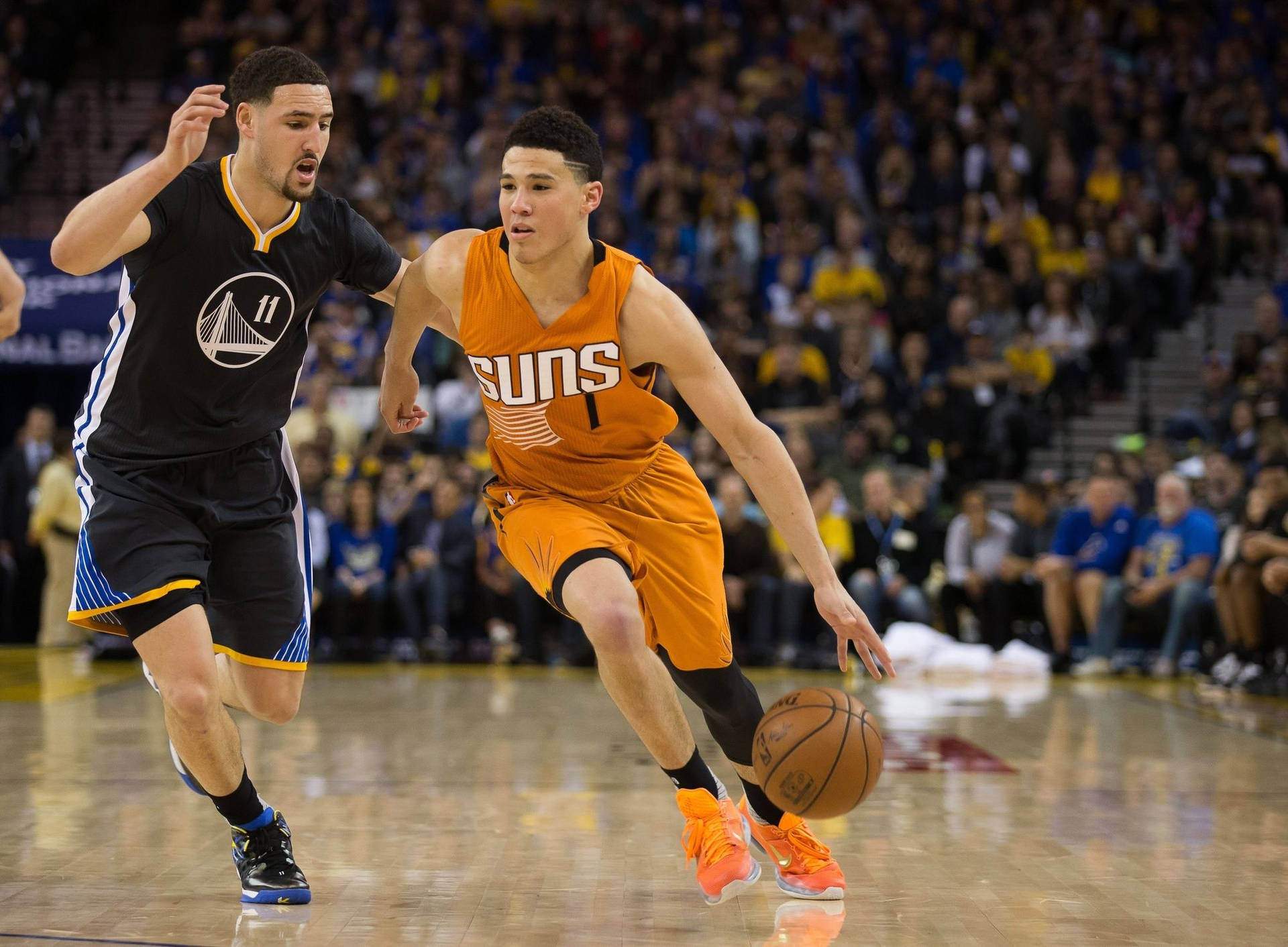 Devin Booker Guarded By Klay Thompson Wallpaper
