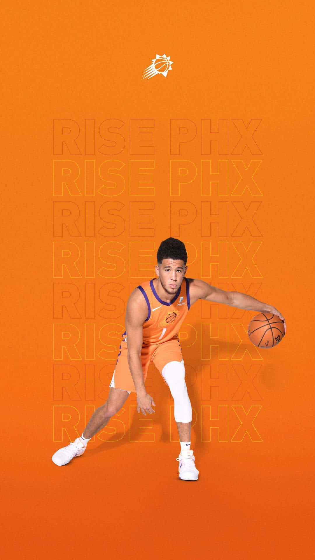 En mand i orange og hvid holder en basketball. Wallpaper