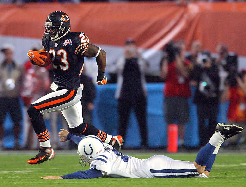 Devin Hester Evading Tackle During Game Wallpaper