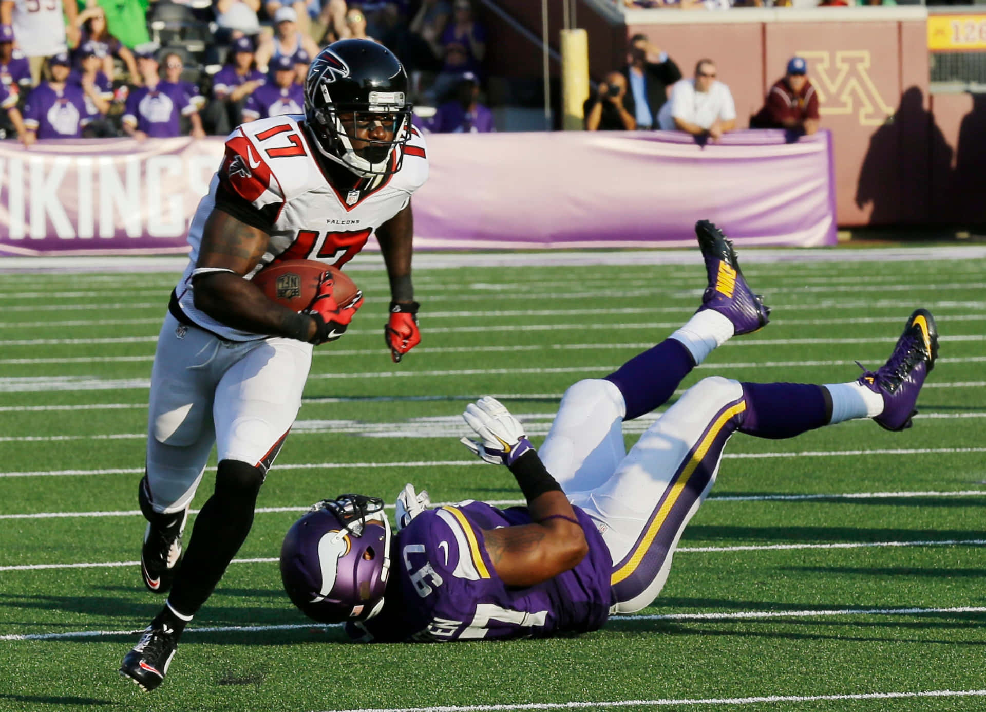 Devin Hester Evading Tackle N F L Game Wallpaper