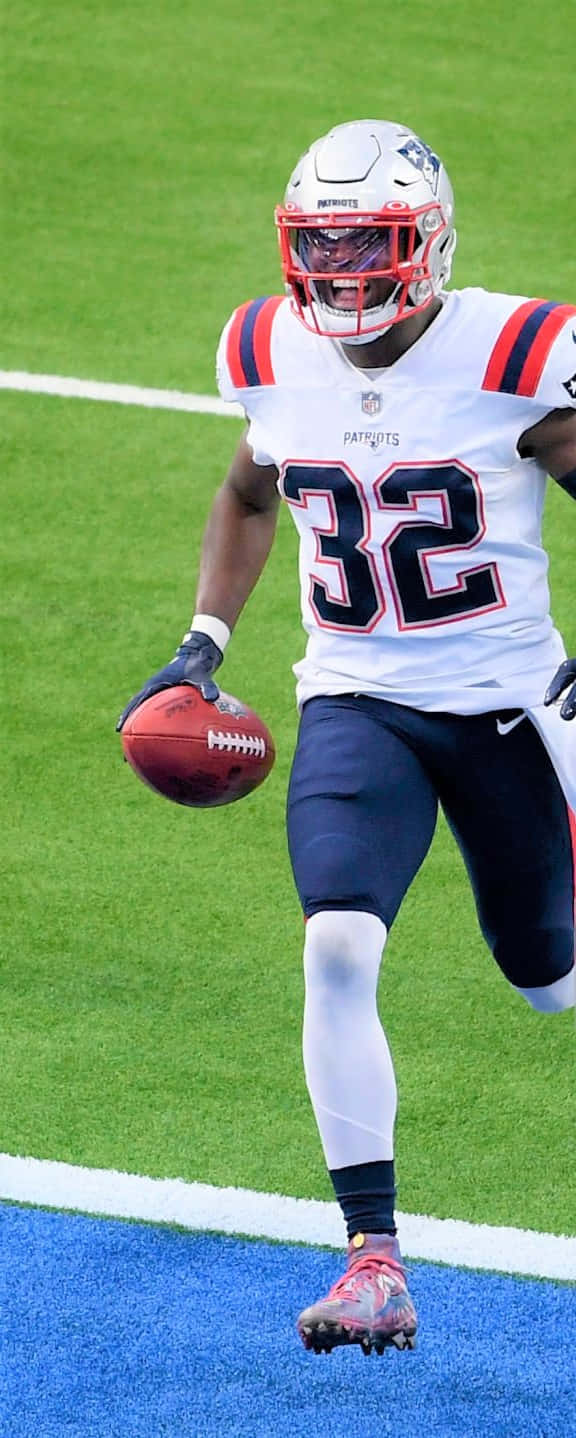 Devin McCourty in action during a football game Wallpaper