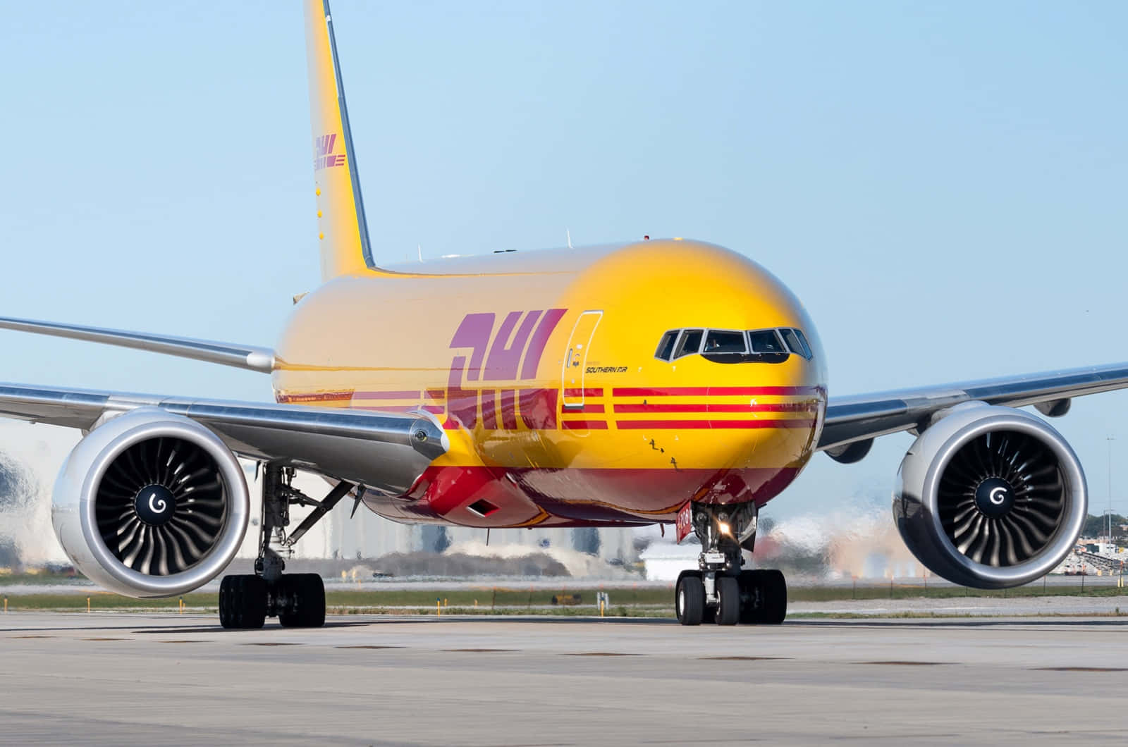 Stay on top of your shipment with DHL Express.