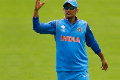 Dhoni 7 On The Field Wallpaper