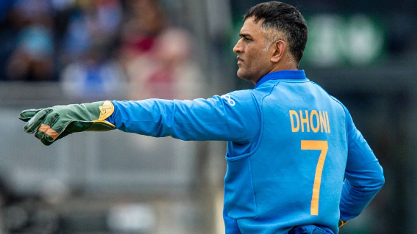 Dhoni 7 Pointing Out Wallpaper