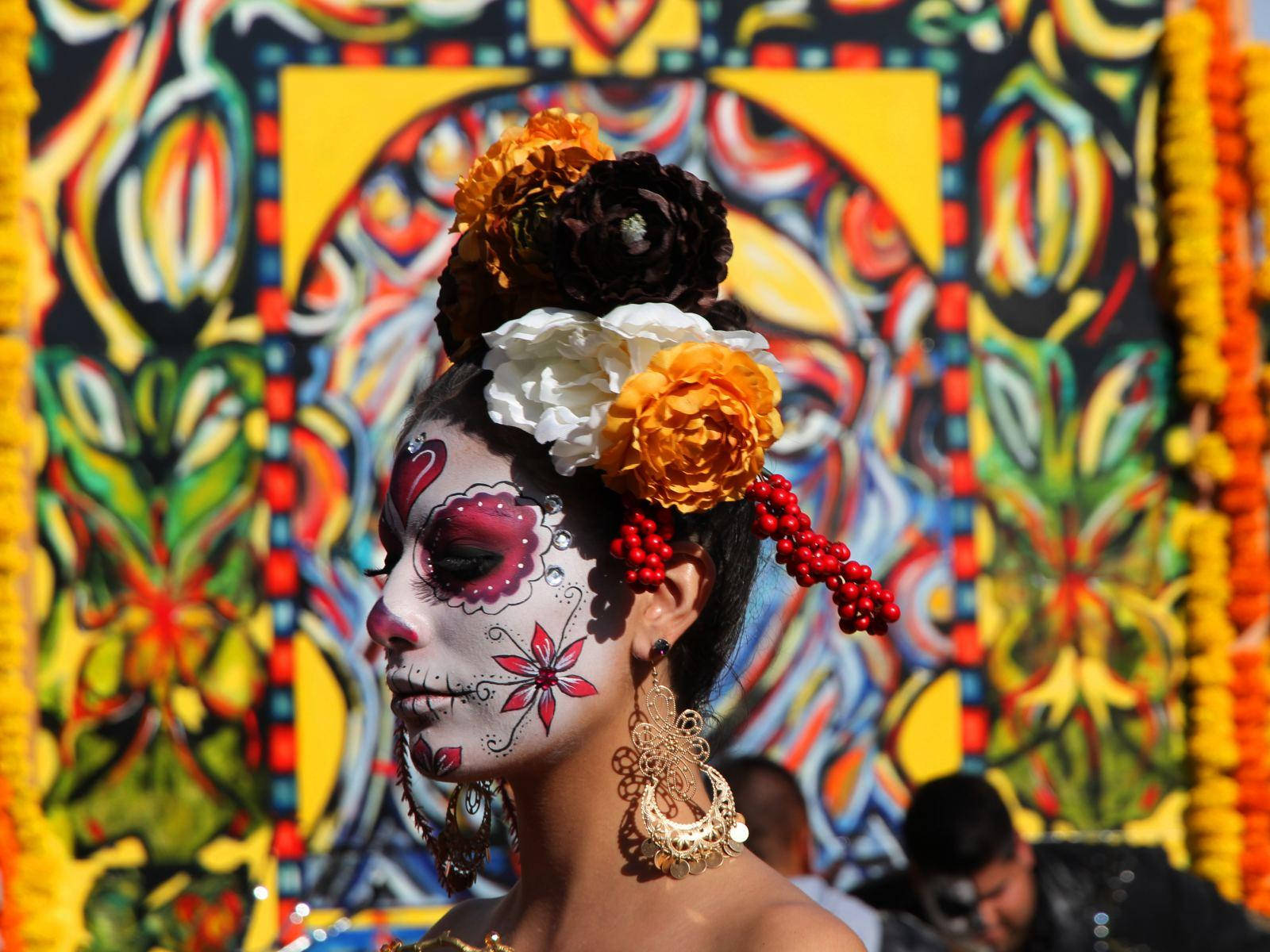 Dia De Los Muertos Woman Facepaint Flowers Mural Wallpaper