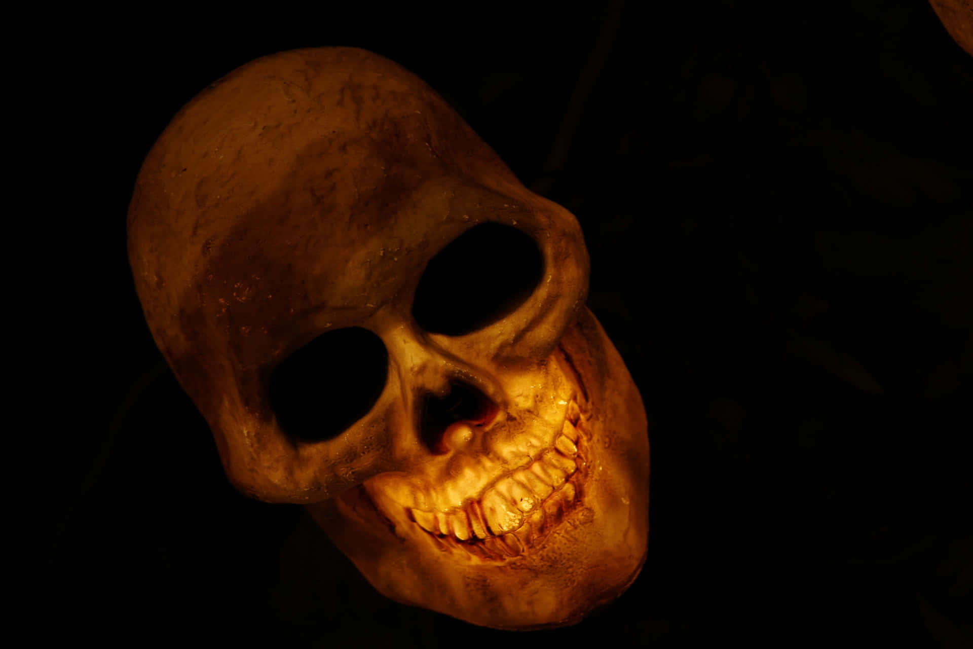 Diabolical Glowing Skull [wallpaper] Wallpaper