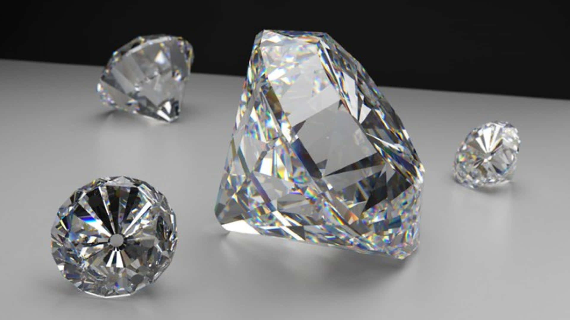 Leuchtenderdiamant Auf Glänzend Silbernem Hintergrund