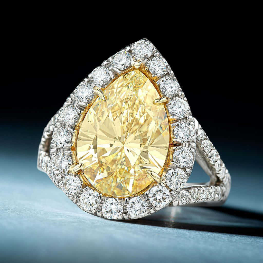 Einklassischer Diamant Strahlt In Seiner Weißen Goldfassung.