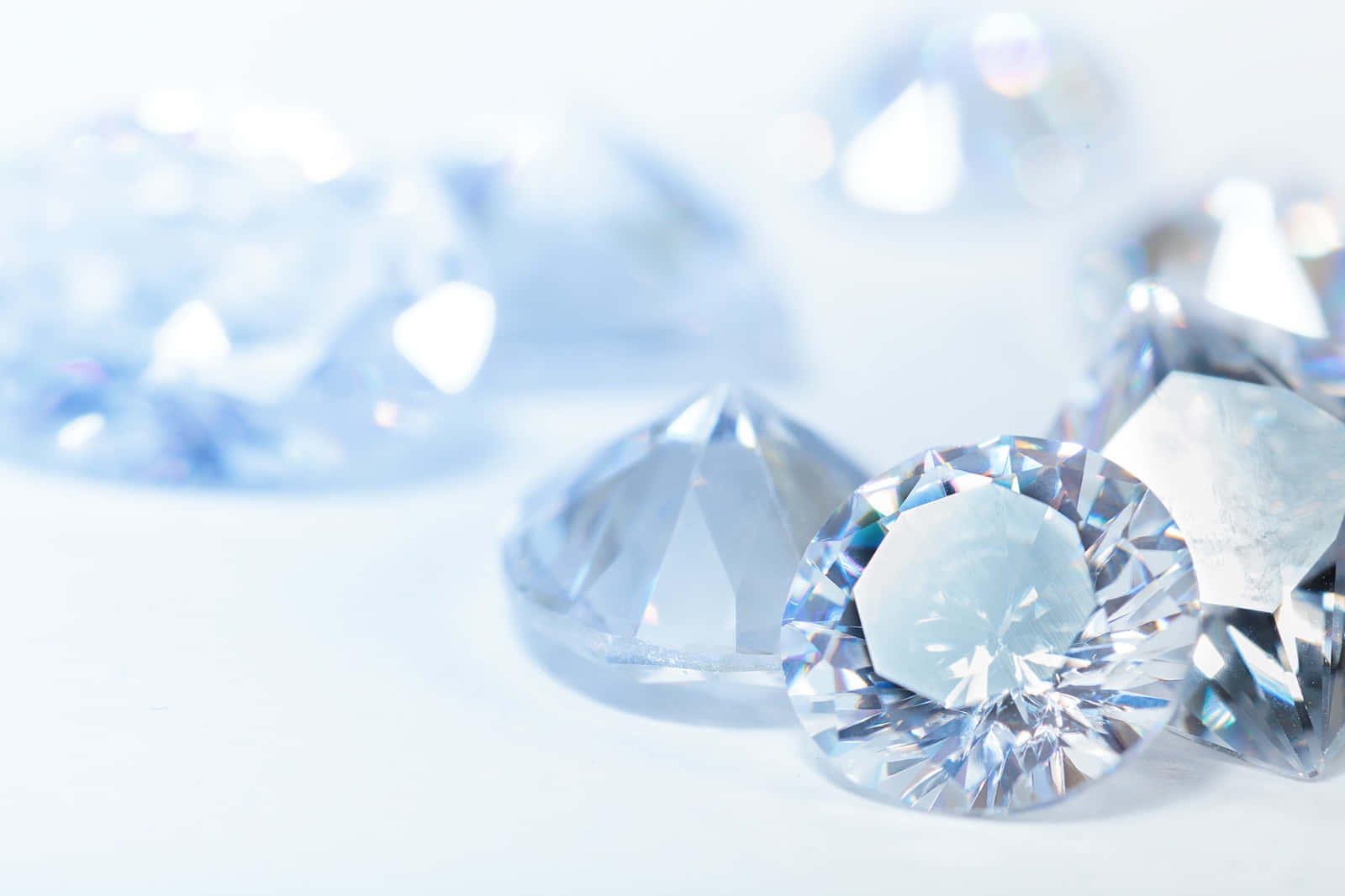 Funkensprühenden Diamanten, Die Eine Makellose Klarheit Vereinen