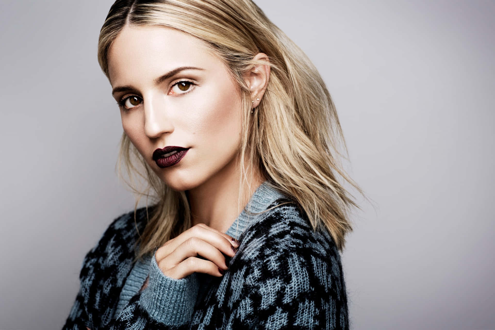 Dianna Agron posing in front of a nature landscape Wallpaper