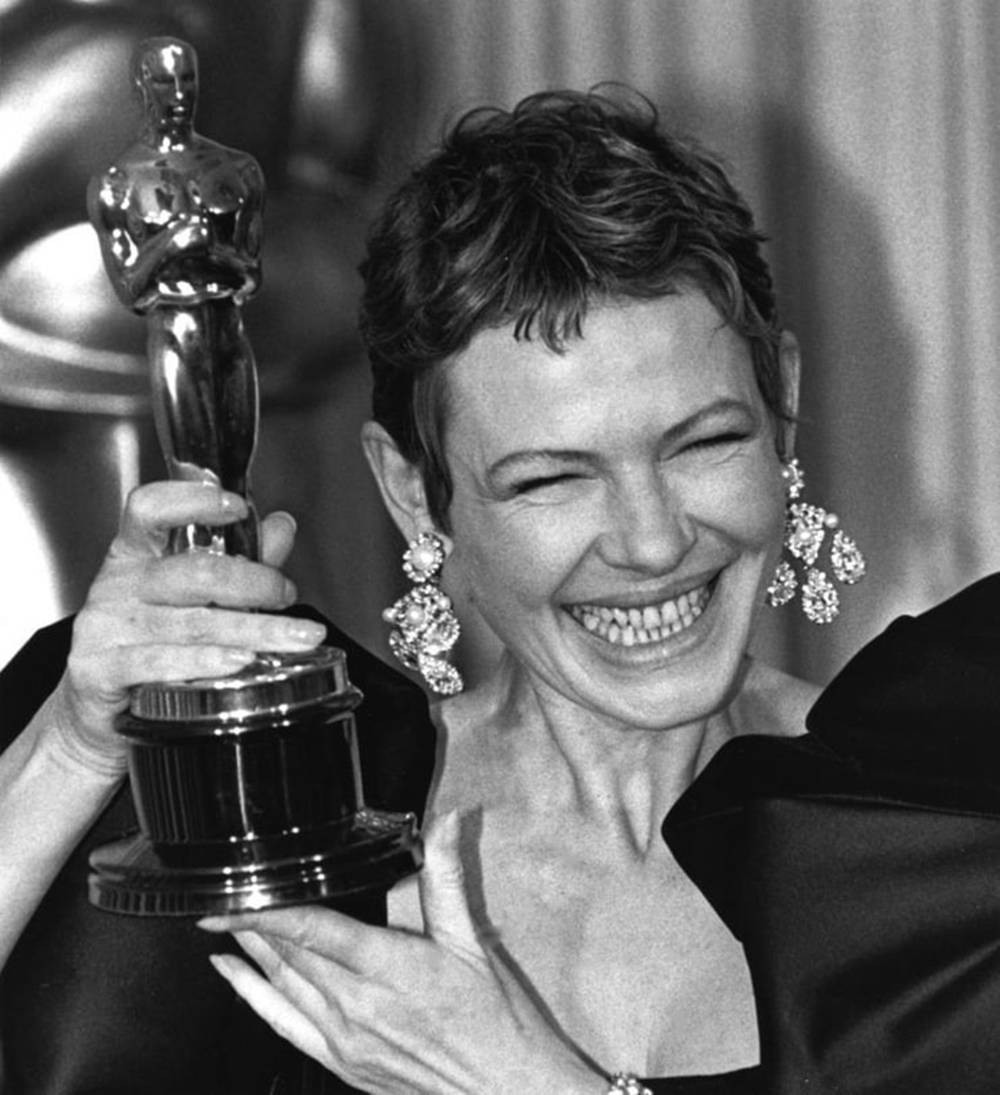 Dianne Wiest At The 1995 Academy Awards Wallpaper