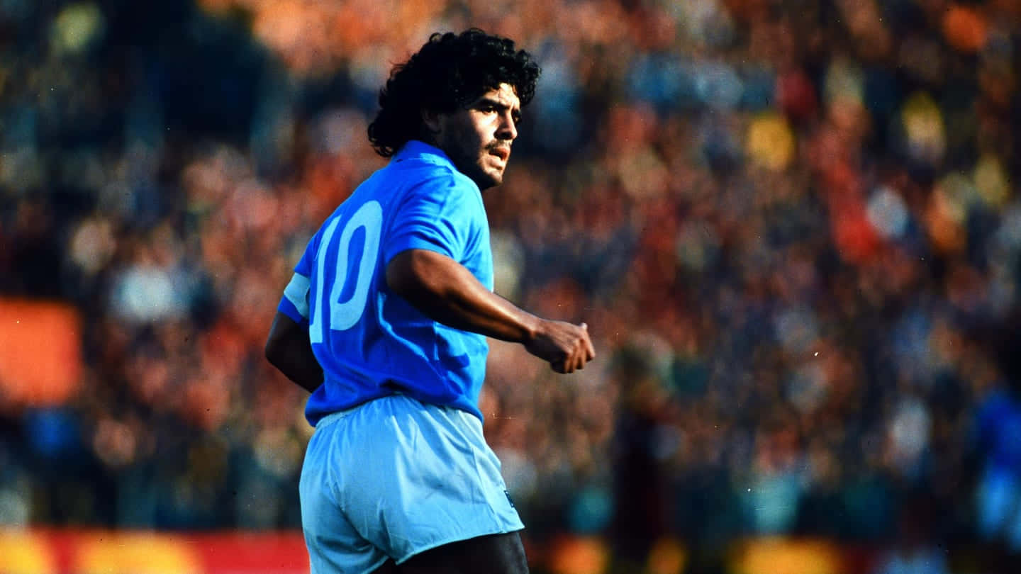 Juegode Fútbol De Diego Maradona En Fotografía Vintage Fondo de pantalla