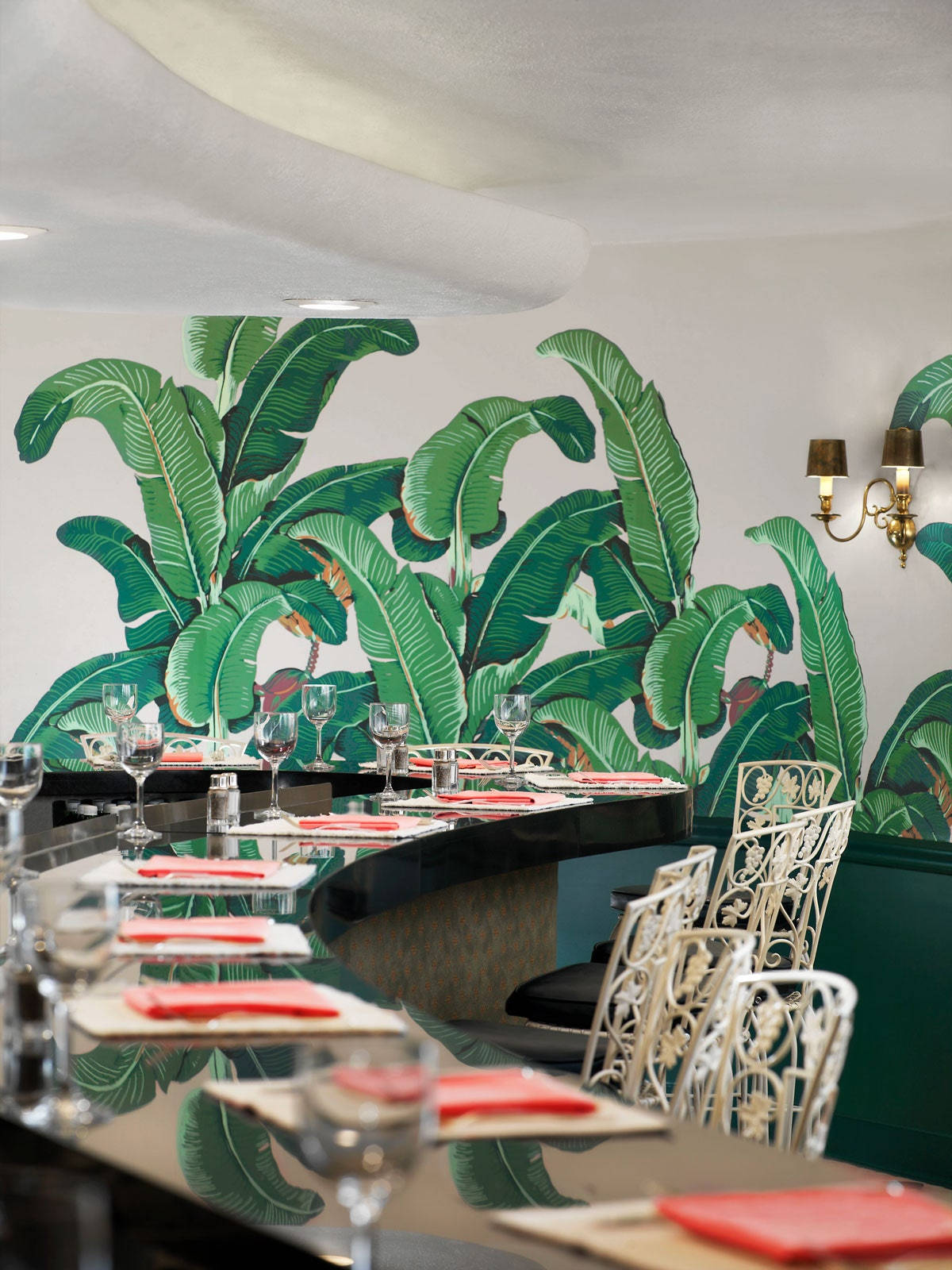 Dining Set Up In Beverly Hills Hotel Wallpaper