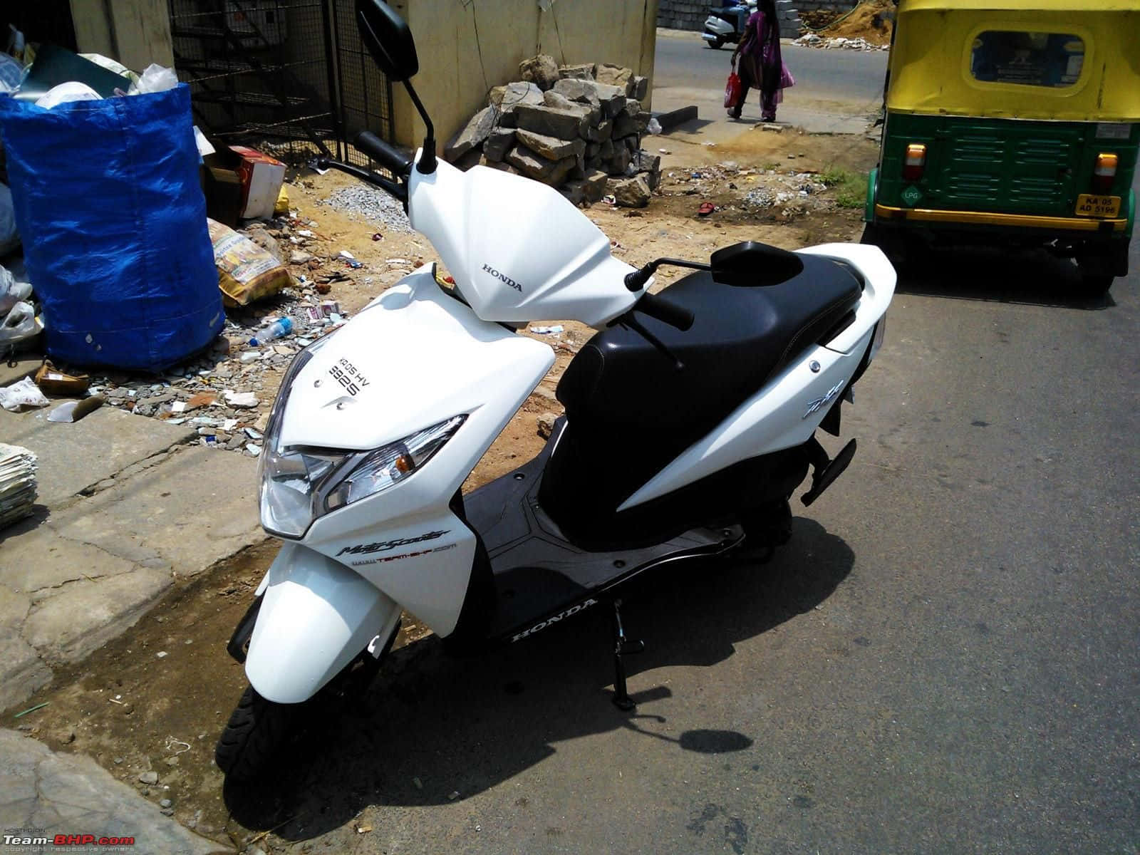 Dio scooty online white