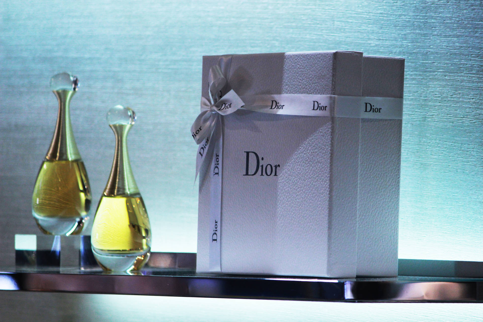Dior Gift Box Wallpaper