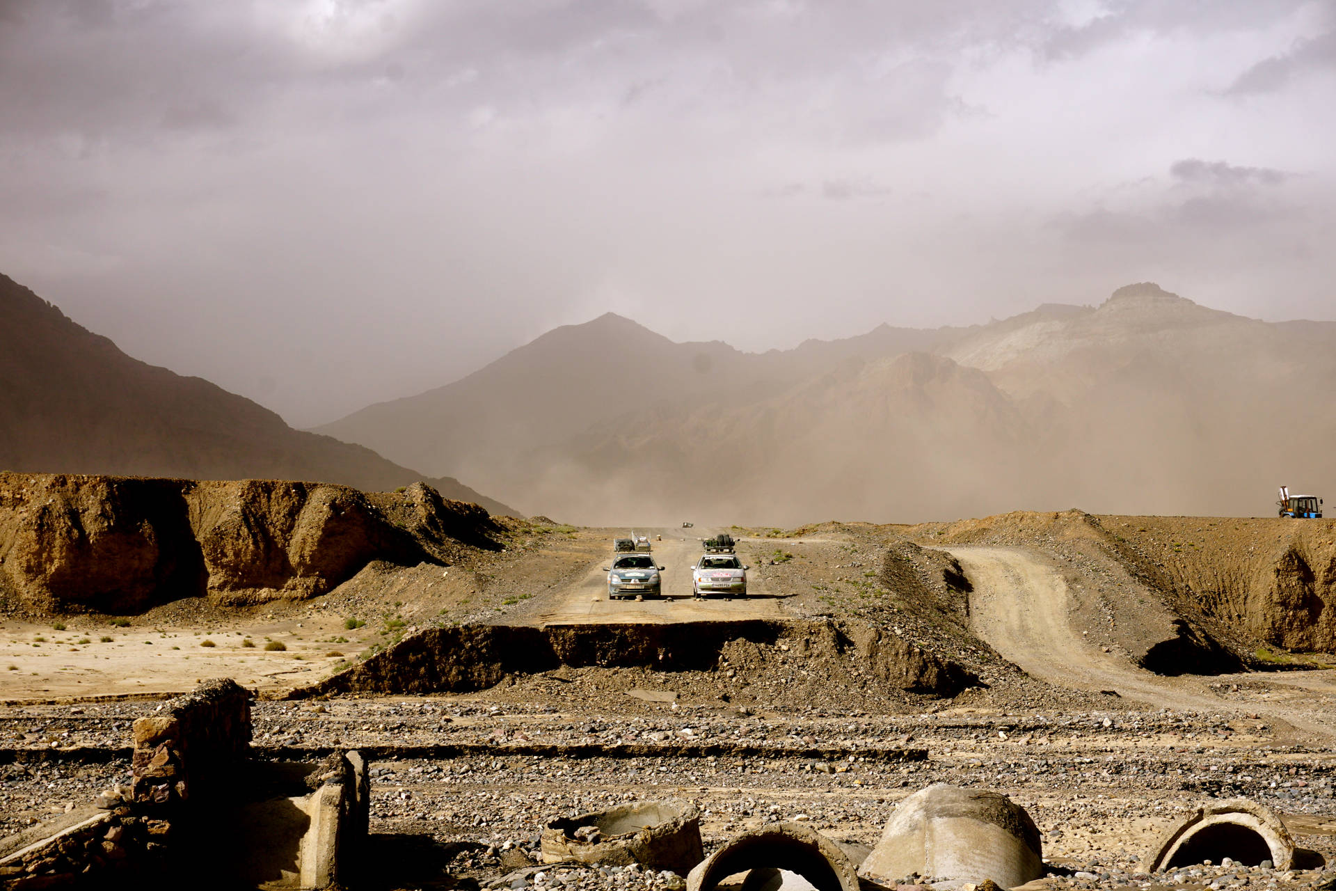 Dirt Rally Cars In Desert Wallpaper
