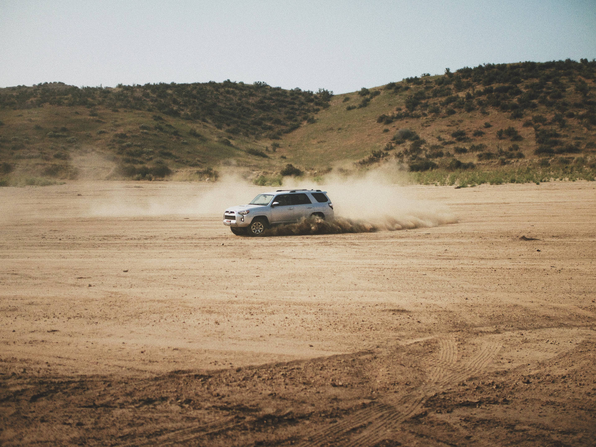 Dirt Rally SUV In Desert Wallpaper