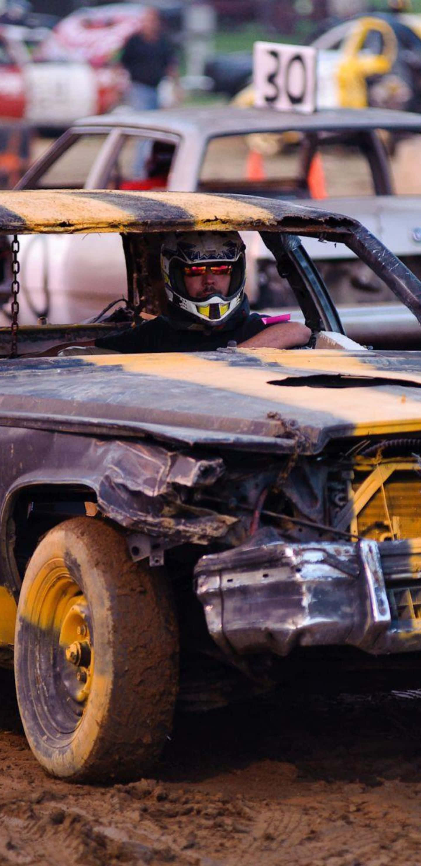 Hintergrundbildvon Einem Mit Schlamm Bedeckten Dirt Showdown Auto.