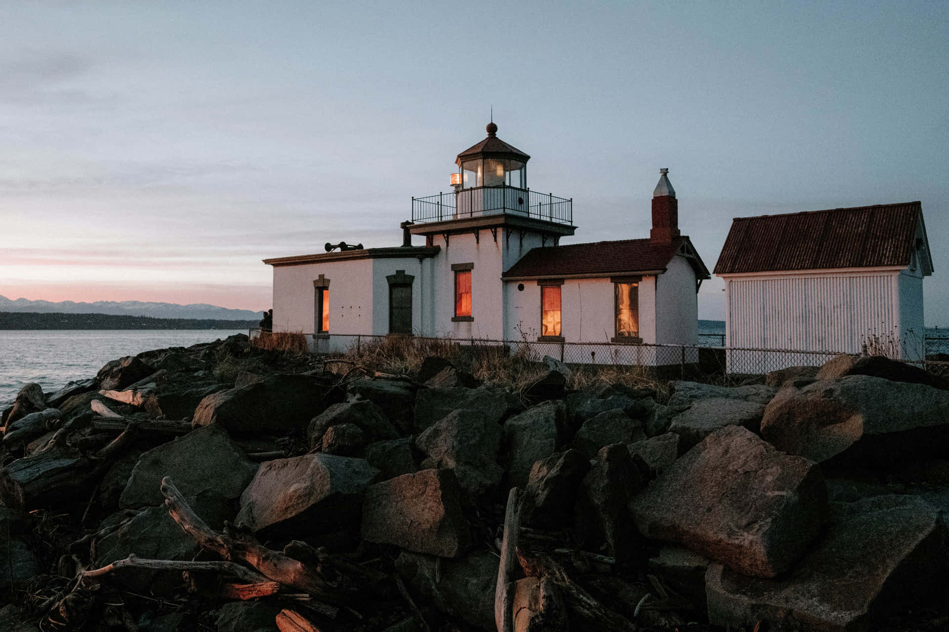 Discovery Park Lighthouseat Dusk Wallpaper