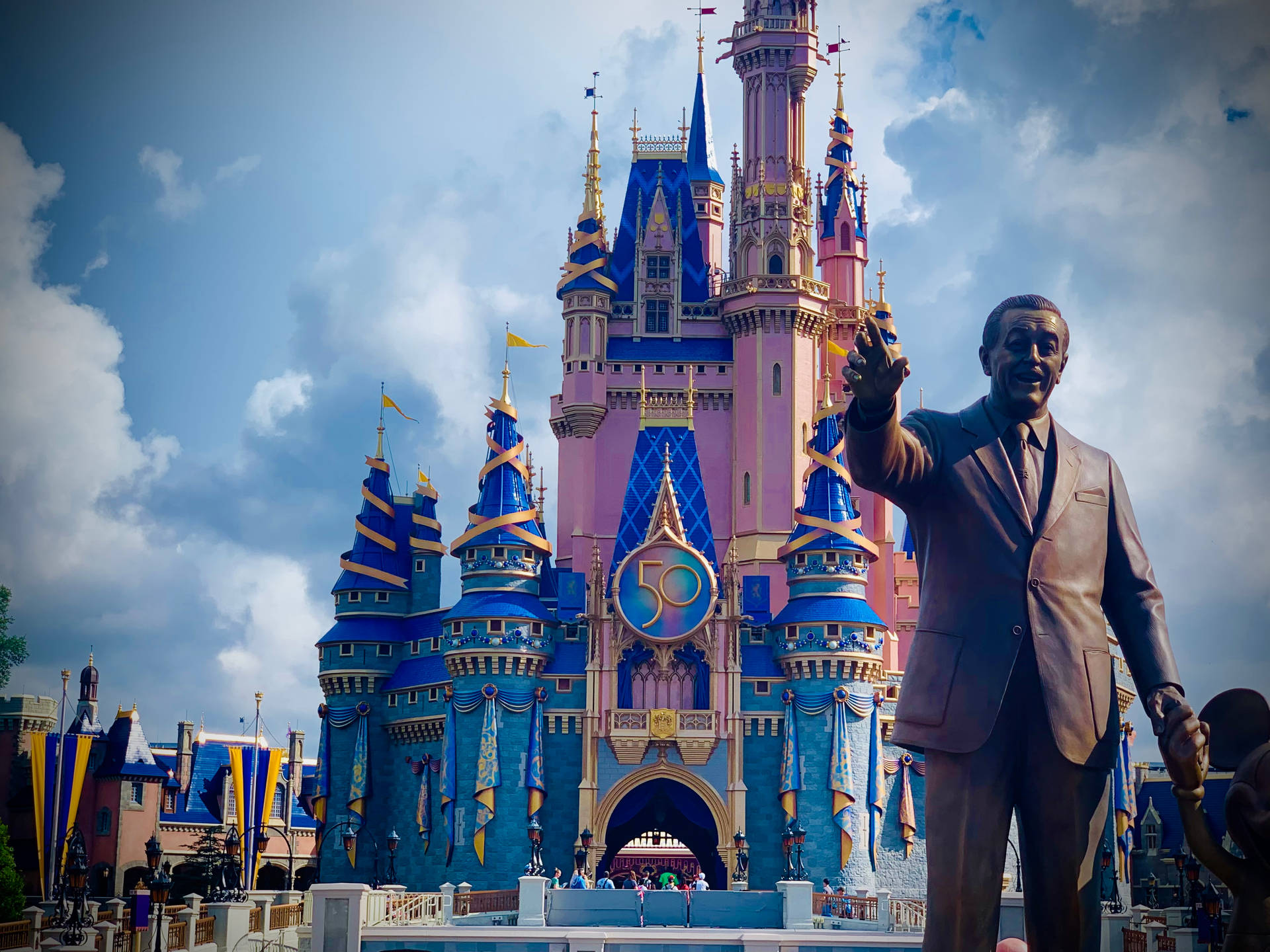Disney Castle Walt Disney Statue Wallpaper