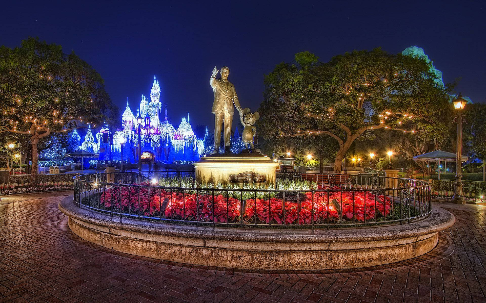 Disney Christmas Fountain Wallpaper