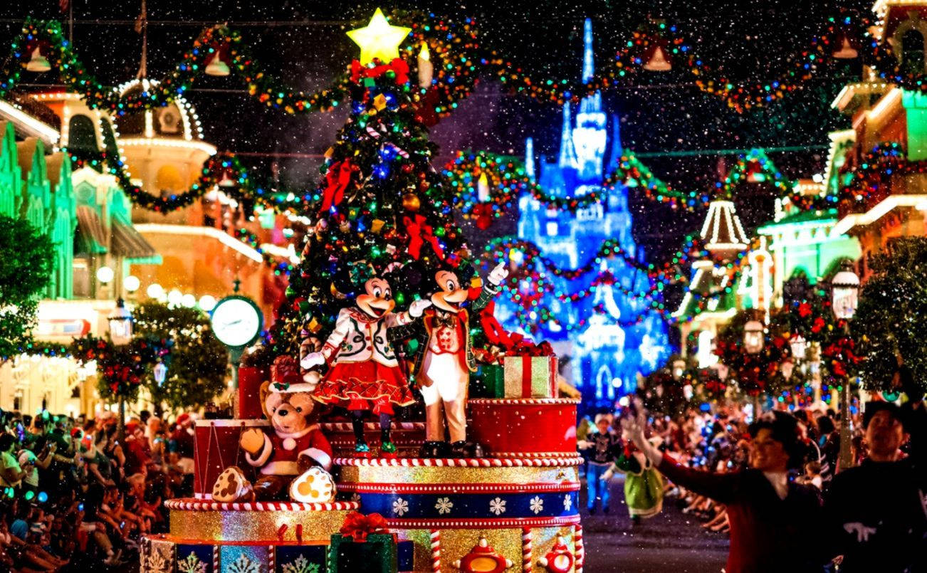 Disney Christmas Minnie Mouse On Parade Wallpaper