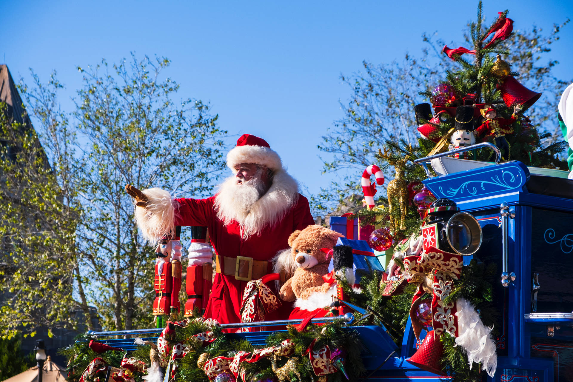 Disney Christmas Parade With Santa Claus Wallpaper