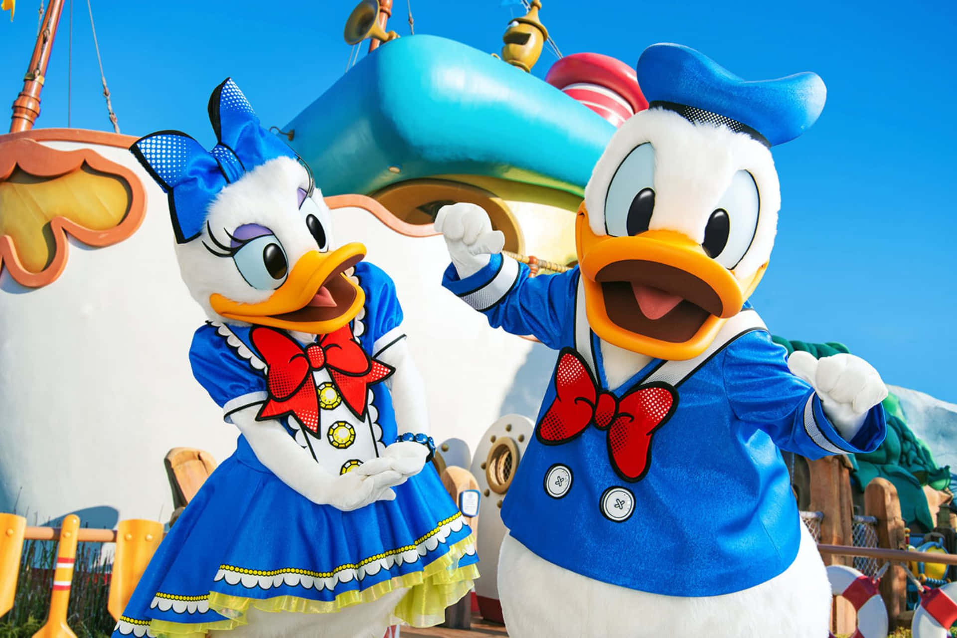 Disney Daisyand Donald Duck Costumed Characters Wallpaper