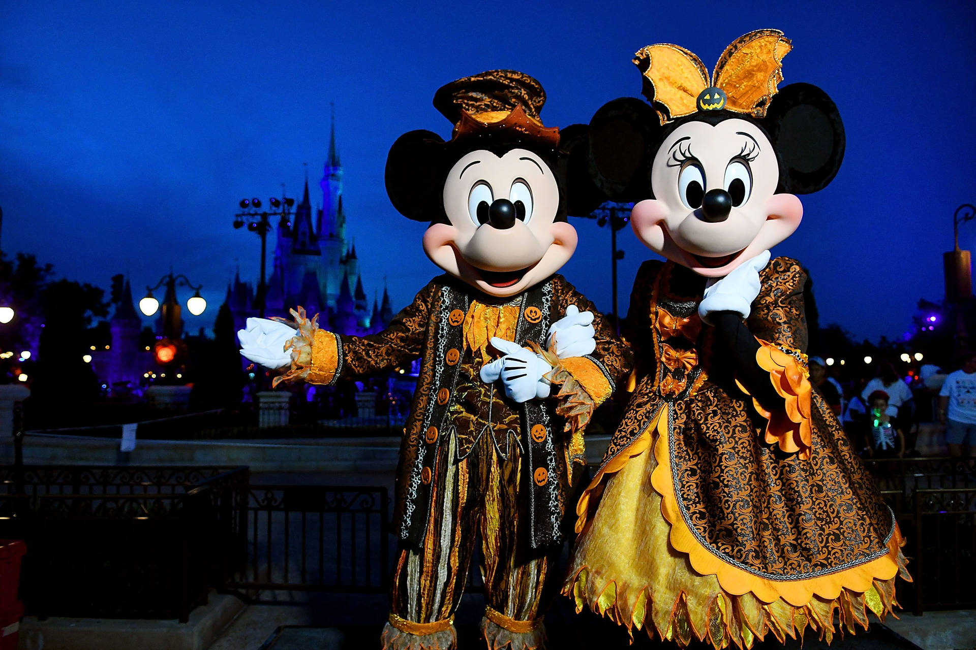 Disney Halloween Mickey And Minnie Wallpaper