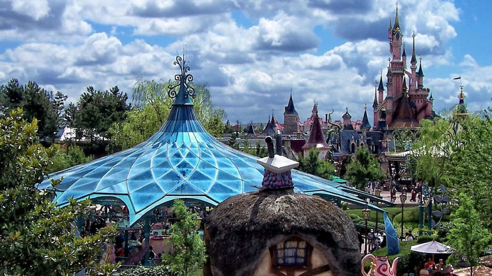 Verbringensie Magische Momente Voller Spaß Mit Familie Und Freunden Im Disneyland.
