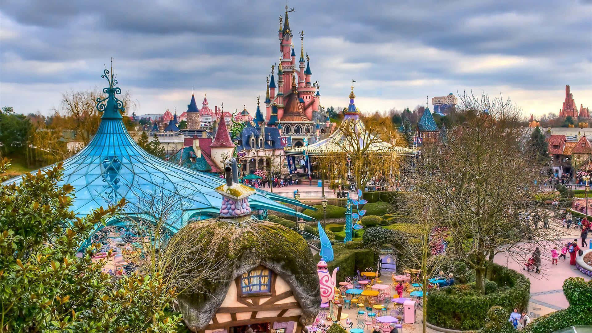 Disneylandparis - En Vy Över Slottet Och Parken