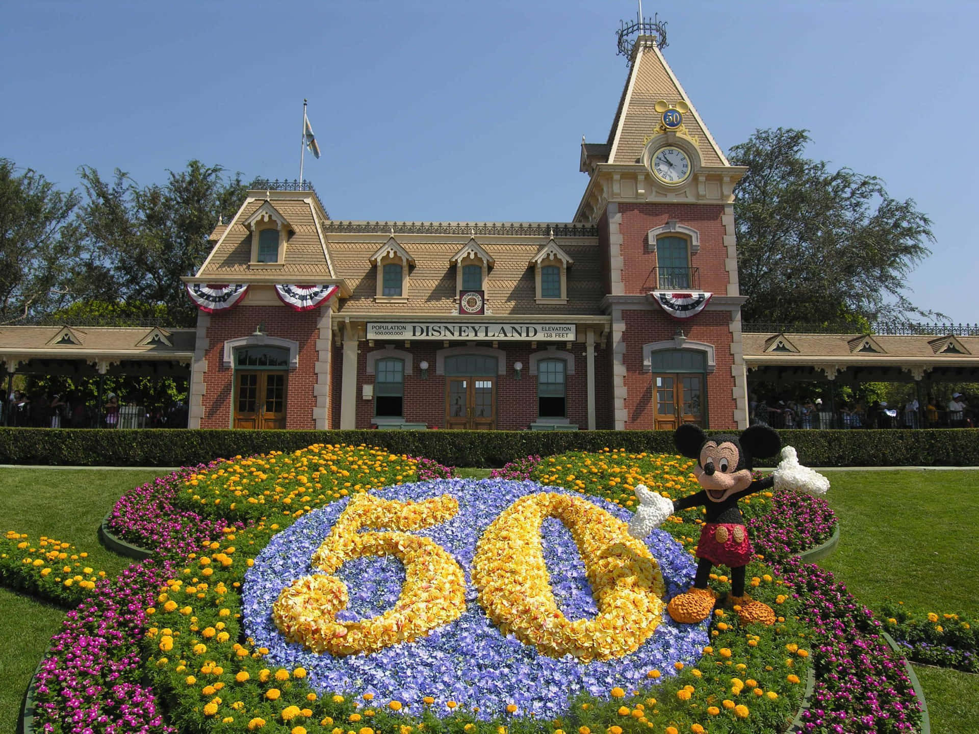 Taen Magisk Åktur Genom Disneyland