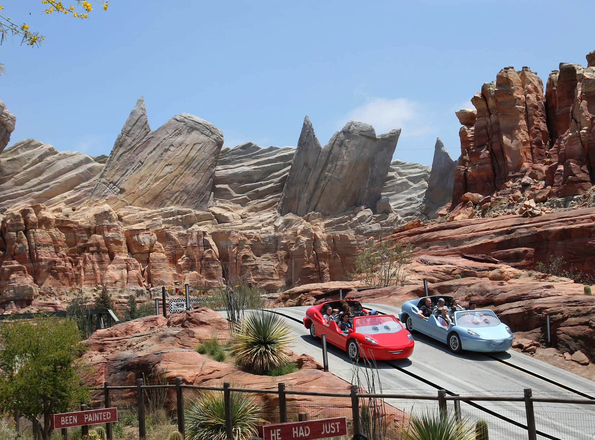 Disneyland Cars Land Racing Attraction Wallpaper