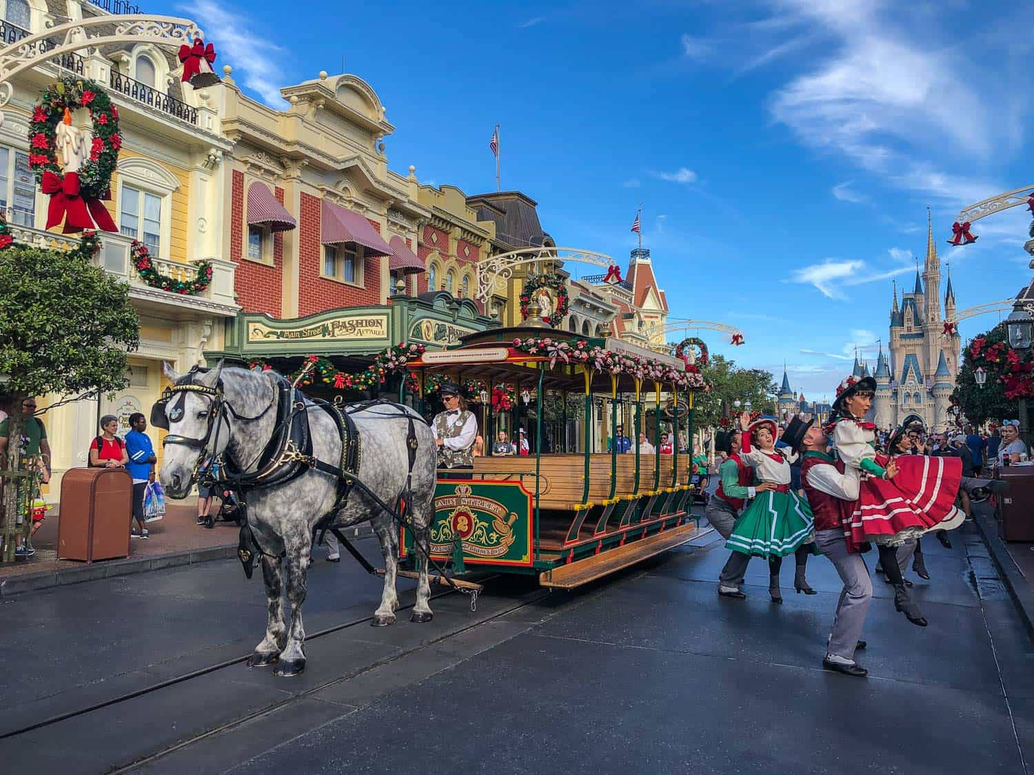Disneyworld Main Street Trolley Wallpaper