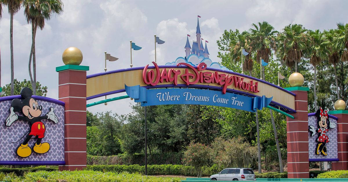 Disneyworld Welcome Arch Wallpaper