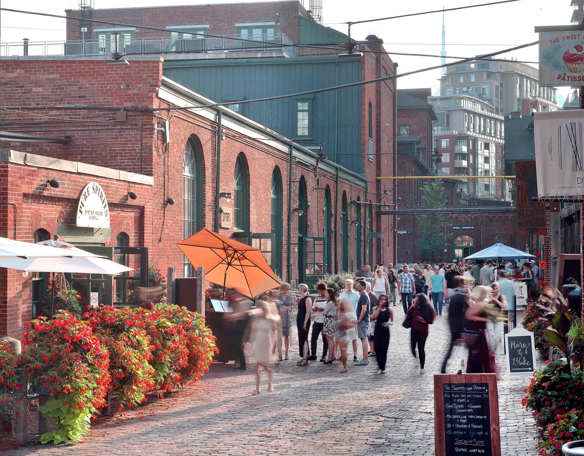 Distillery District Zomer Drukte Achtergrond