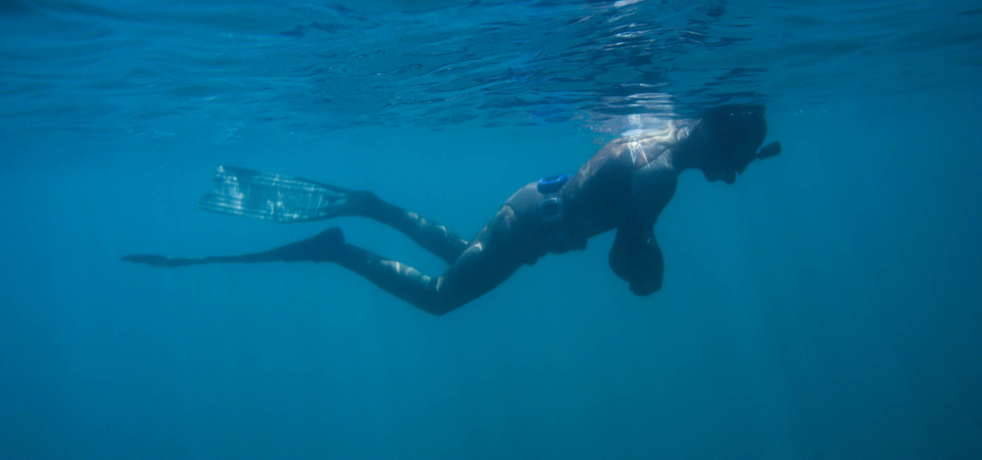 Diver Snorkeling Da Solo Sfondo