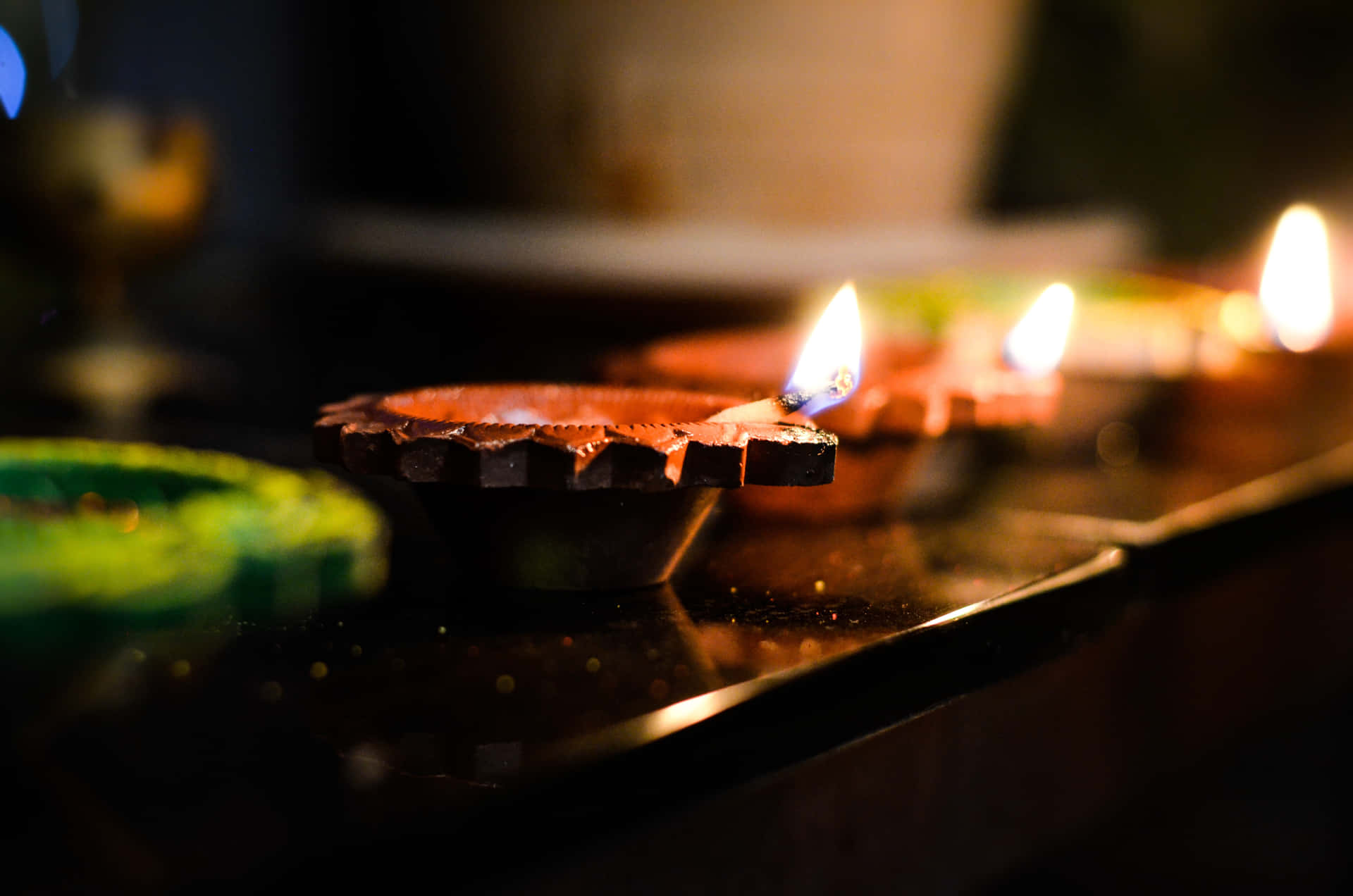 Hintergrundmit Einer Reihe Von Brennenden Kerzen Für Diwali