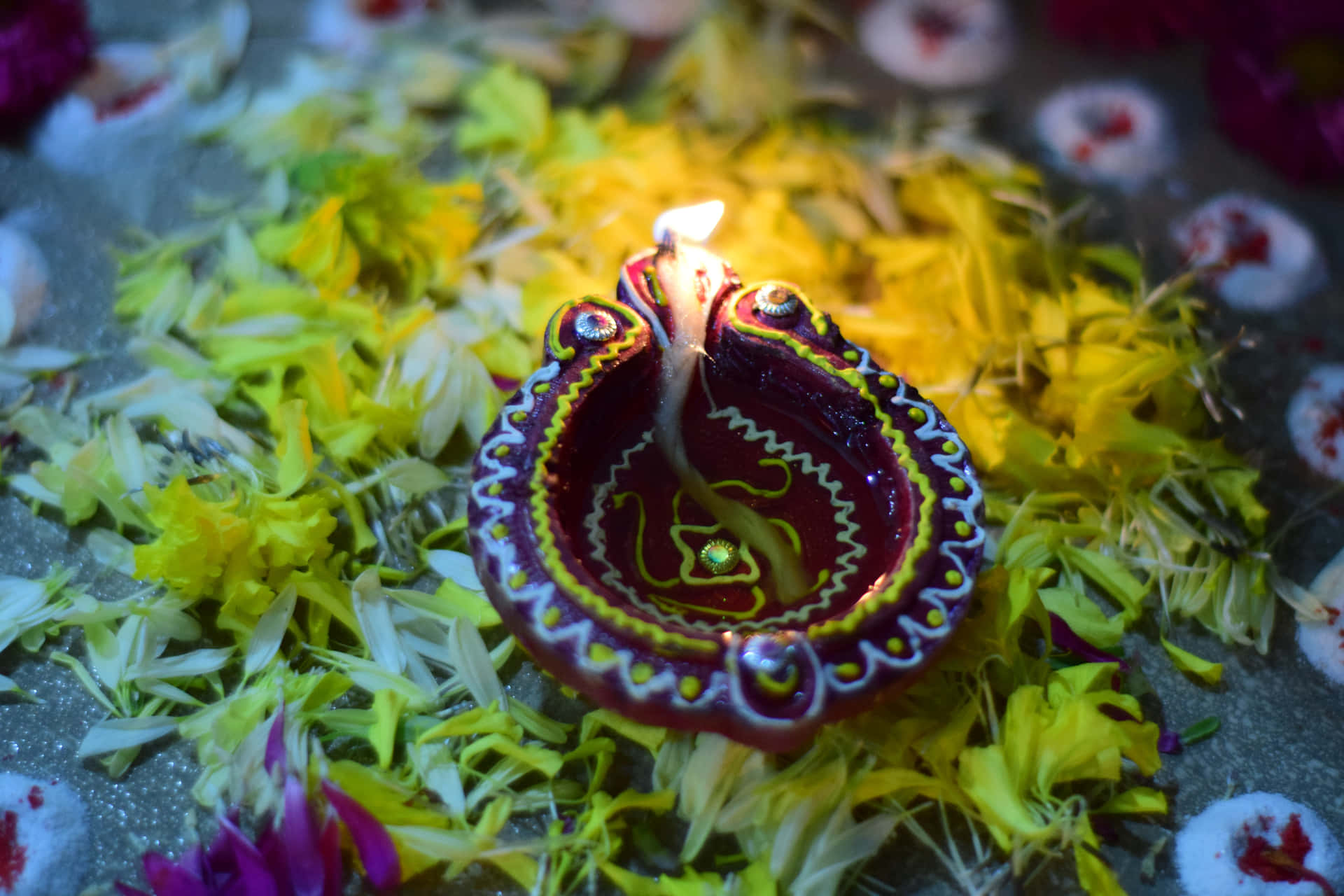 Fondocolorido Y Brillante Con Diya Encendida Para Diwali.