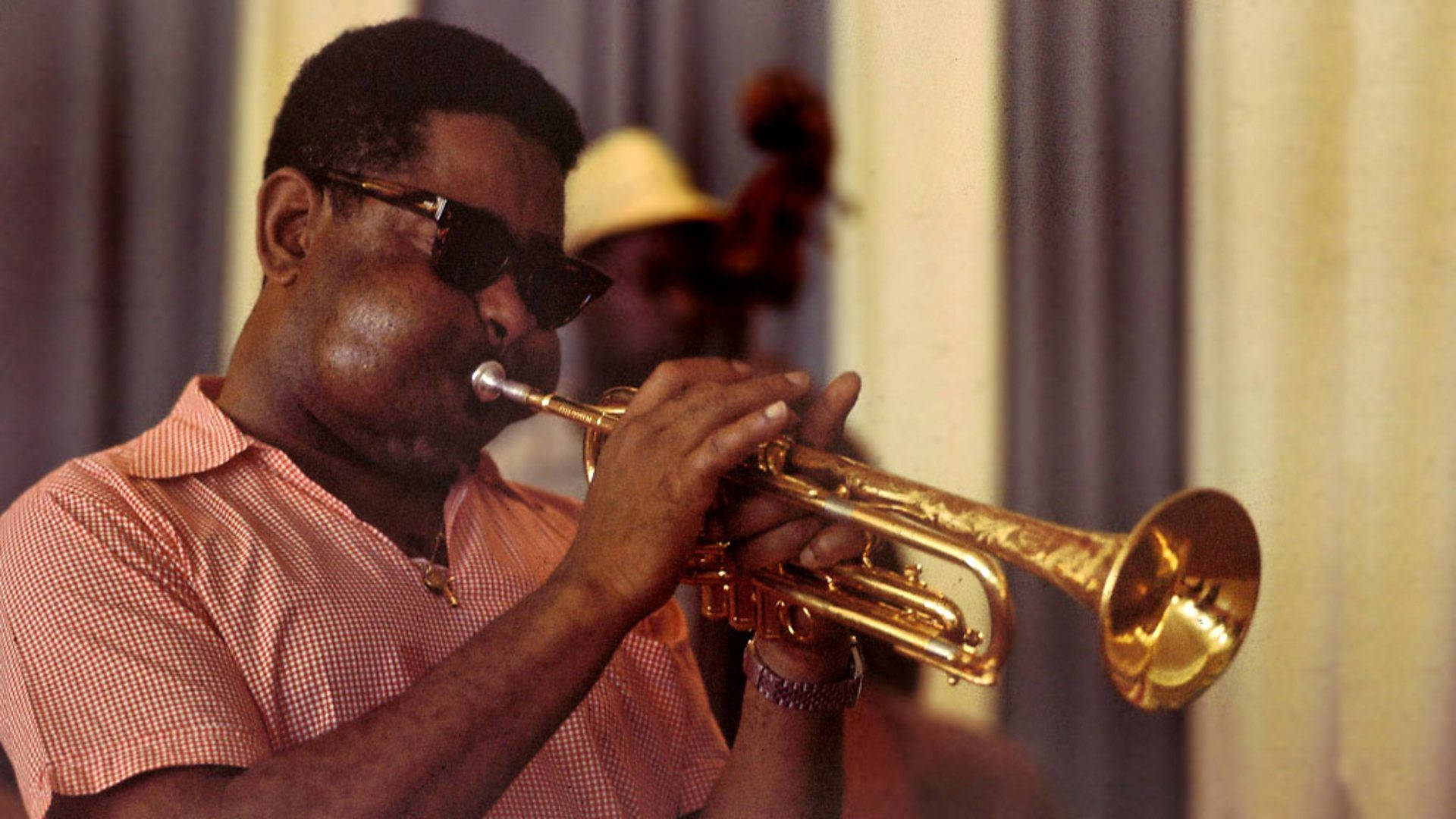 Dizzy Gillespie Presenting An Intricate Jazz Solo On His Trumpet Wallpaper