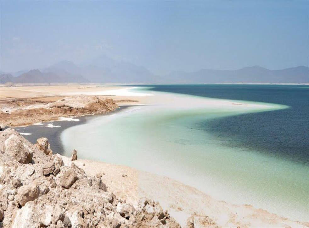 Vistadel Lago Asal En Djibouti. Fondo de pantalla
