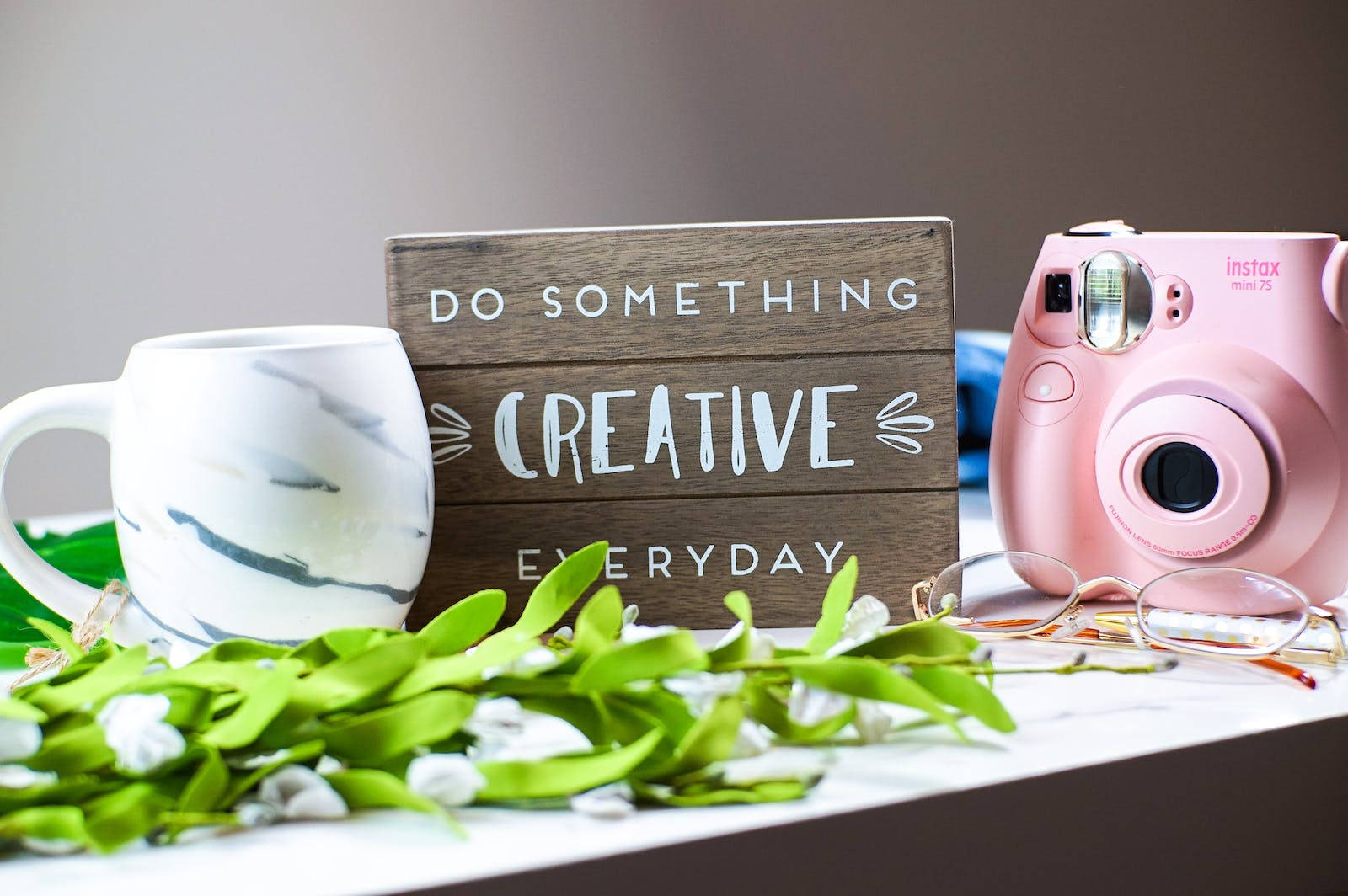 Do Something Creative Everyday Motivational Quotes Wallpaper