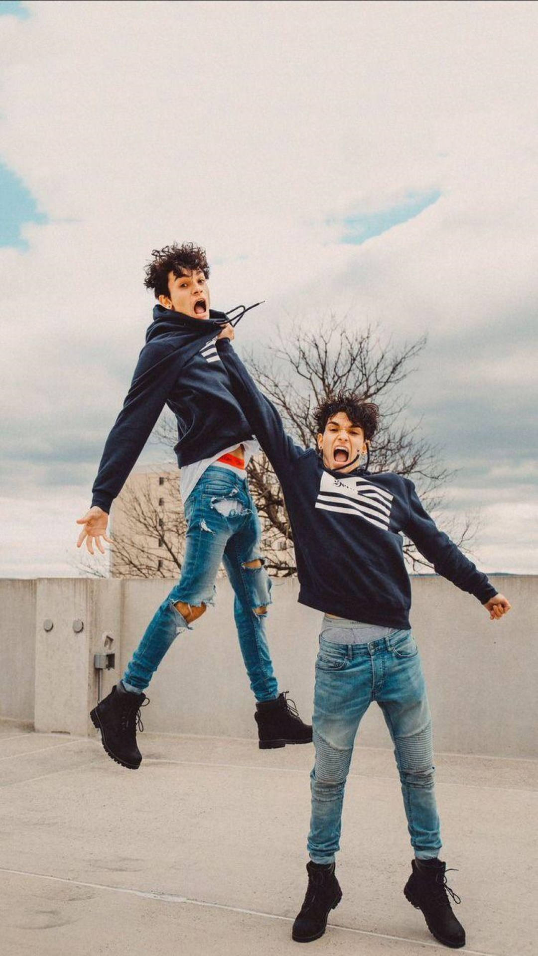 Dobre Brothers Lucas Lifts Marcus Wallpaper