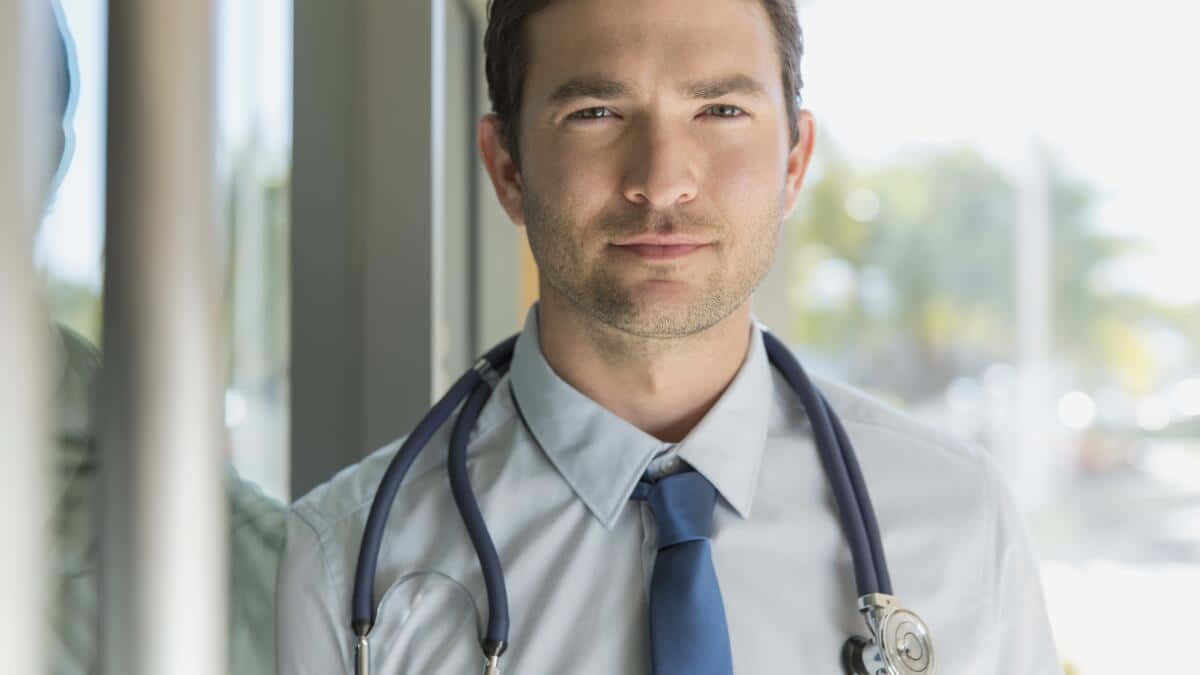 Unmedico Uomo Con Uno Stetoscopio