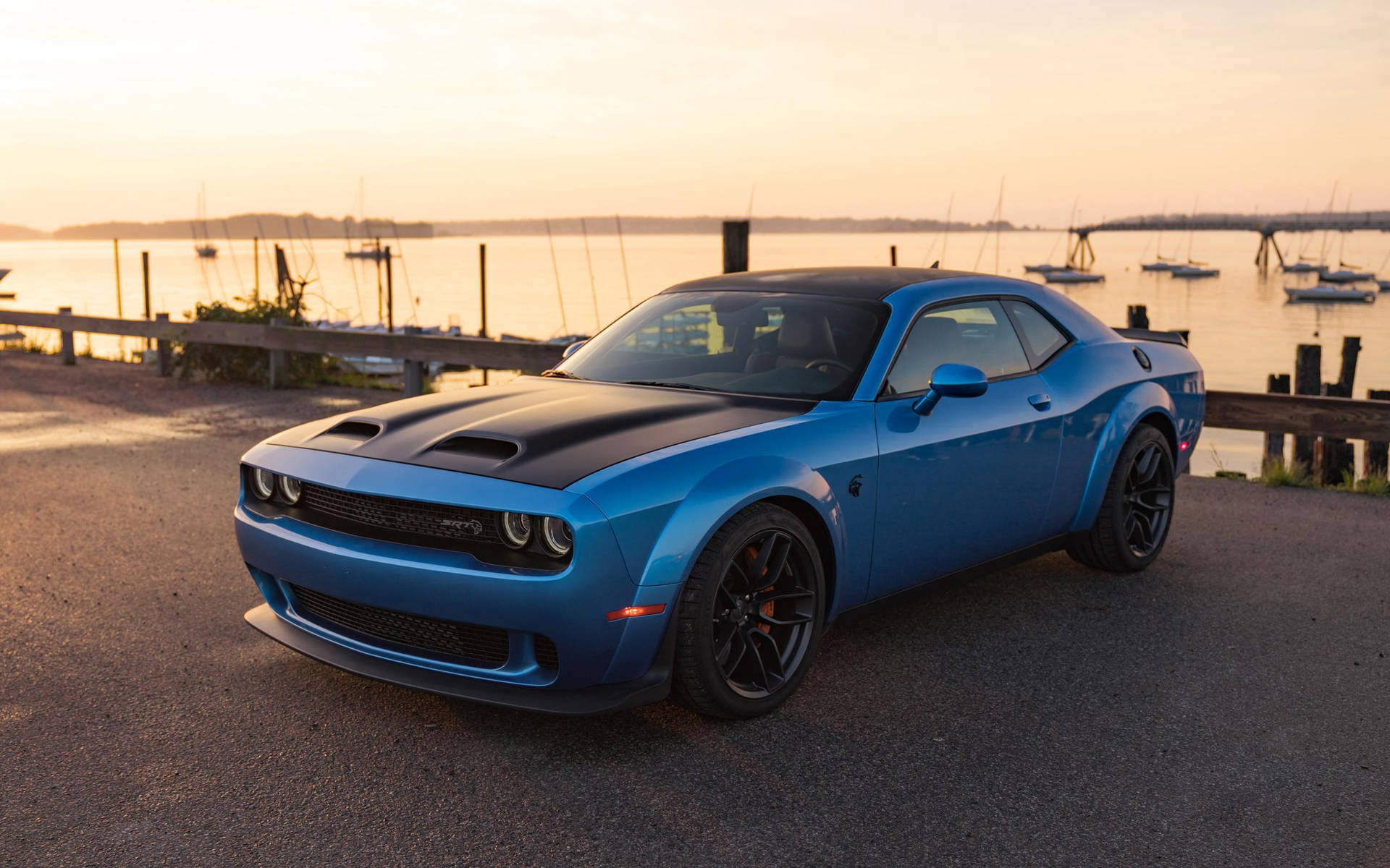 Dodge Challenger Sul Porto Sfondo