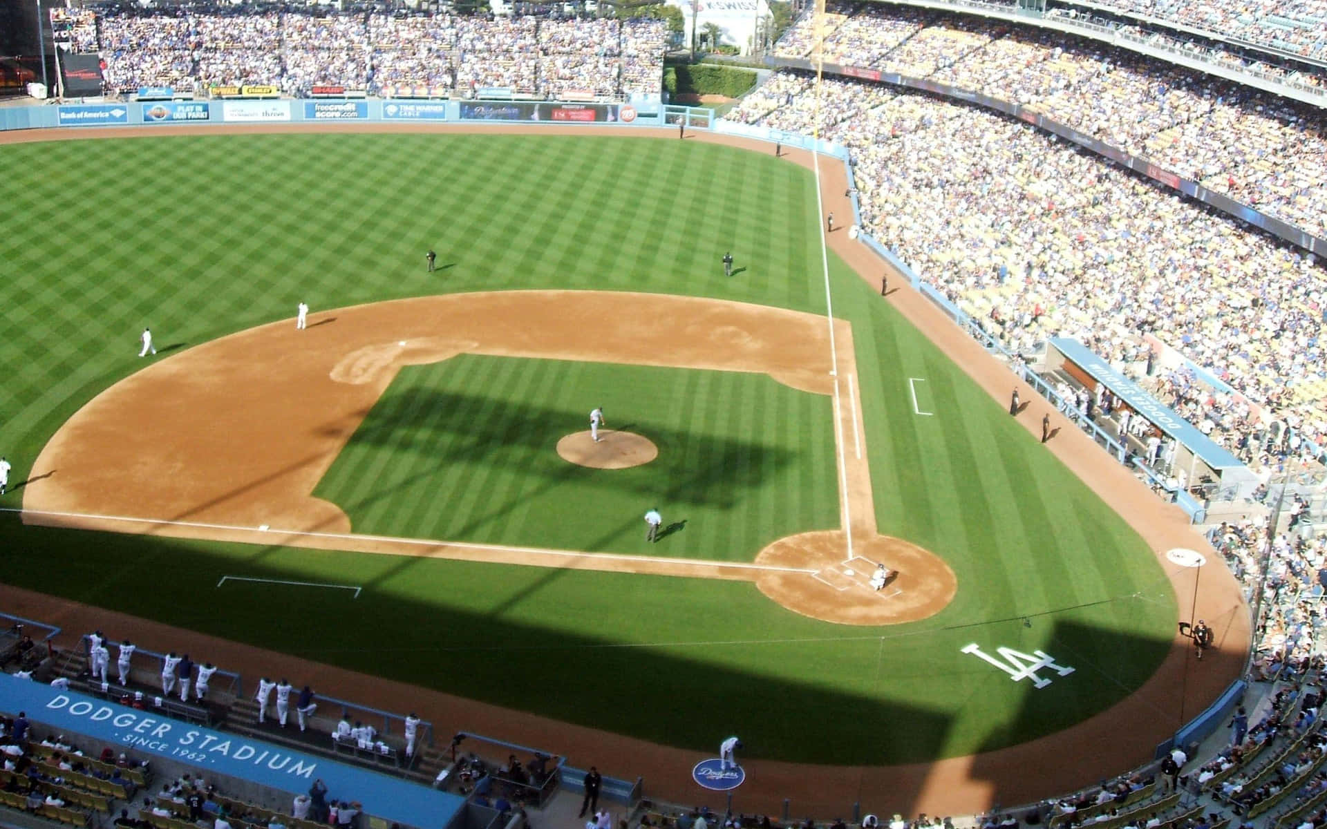 Et baseball felt med et grønt felt og hvide linjer. Wallpaper
