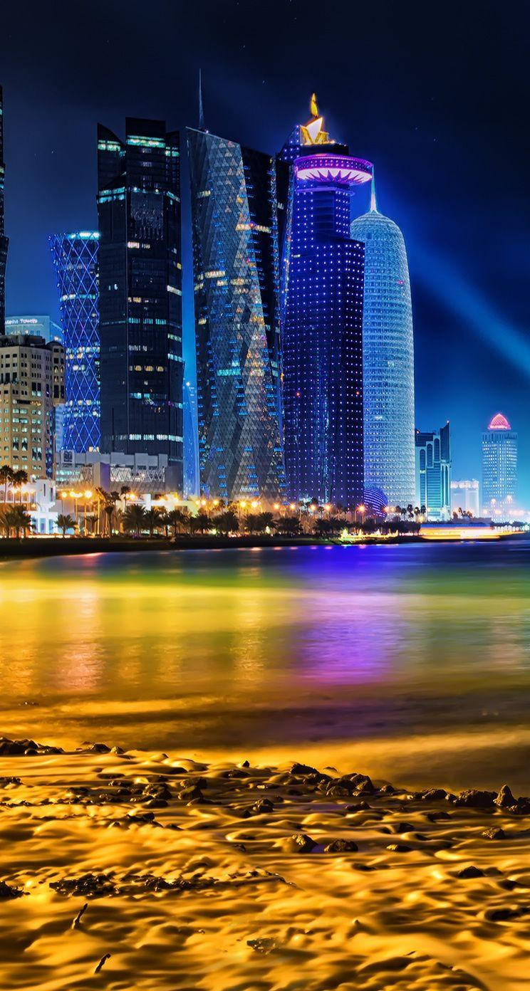 Doha City Beach Phone Wallpaper: Skinne turkis hav og skyskrabere. Wallpaper