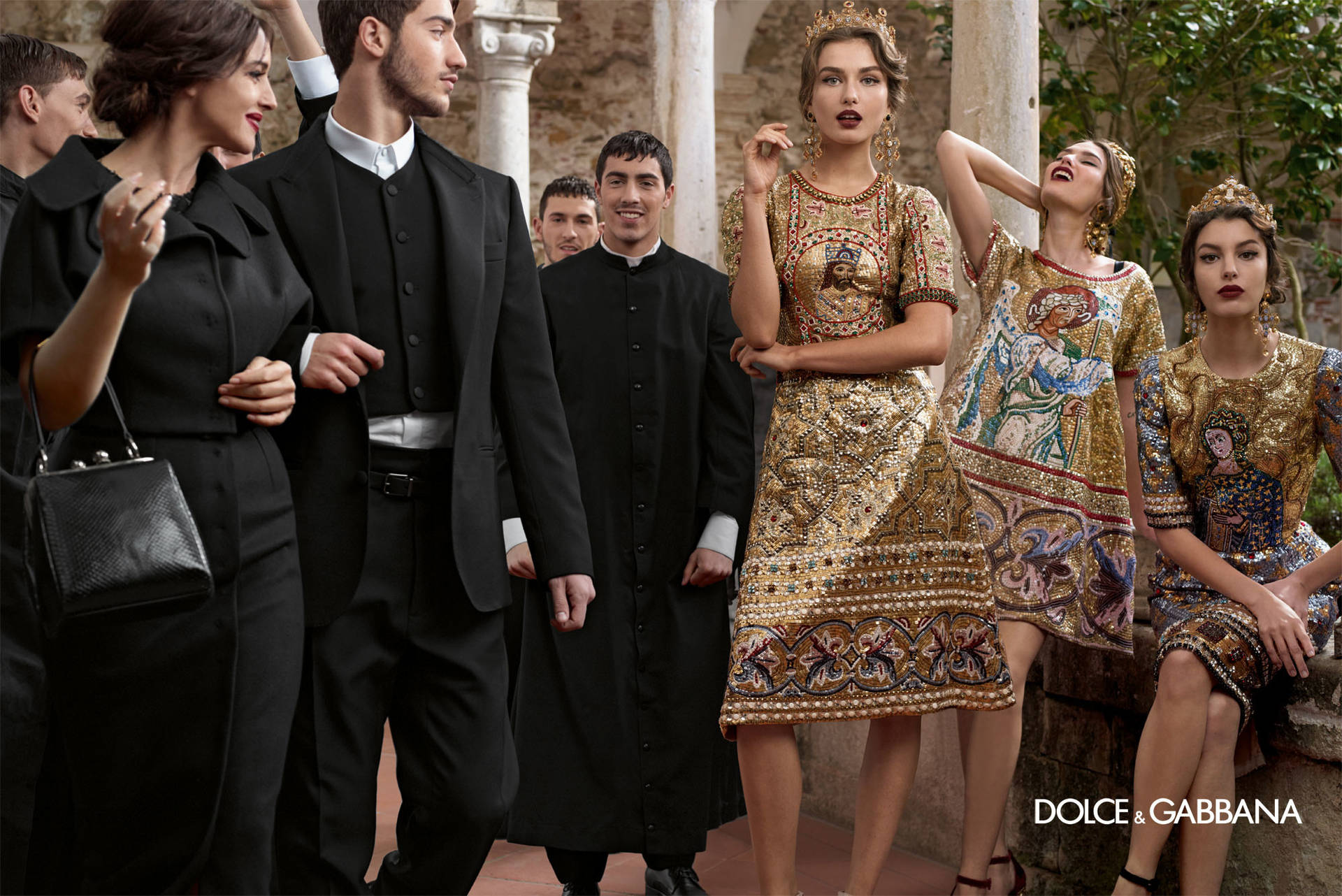 Dolce And Gabbana Models In Gold And Black Wallpaper