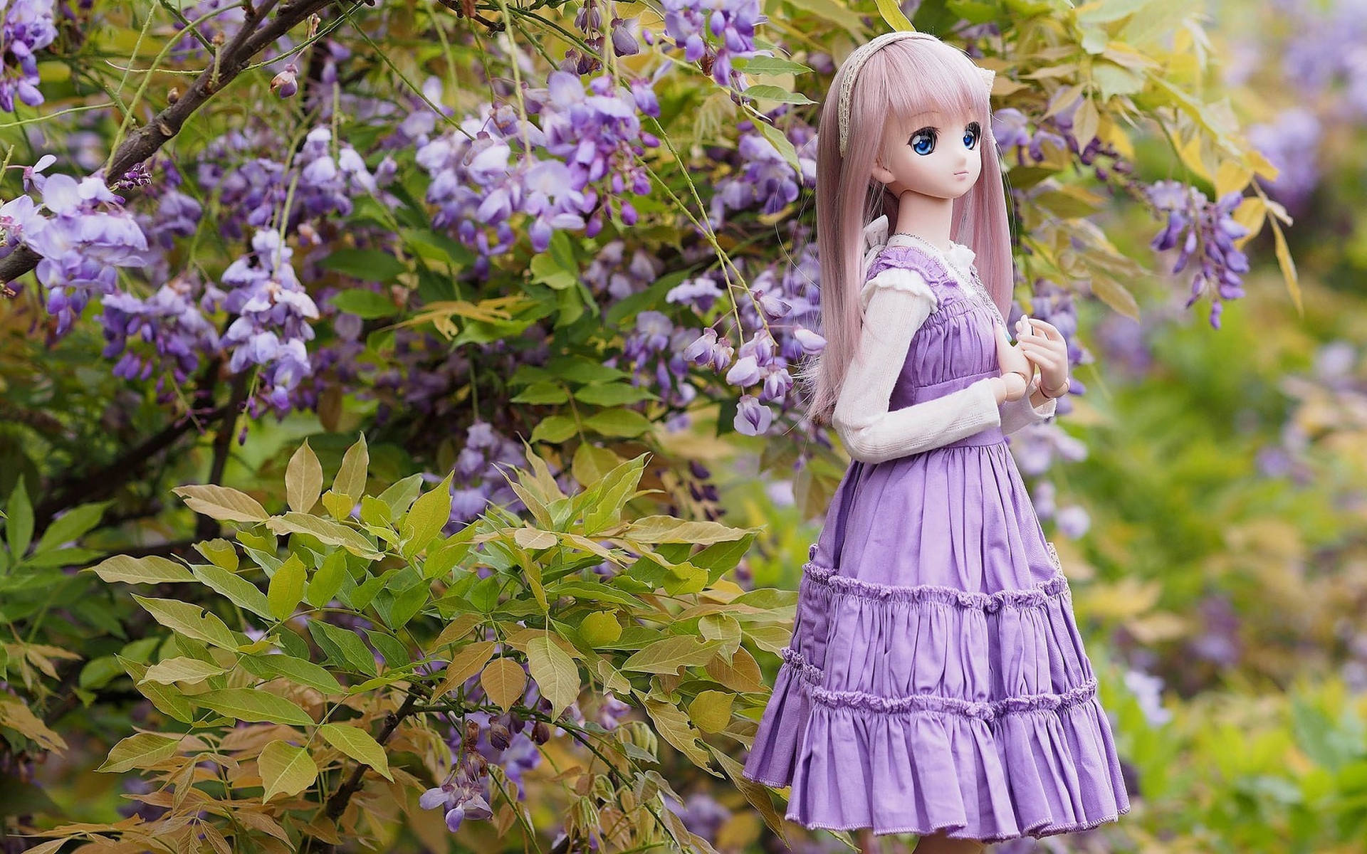 Puppeim Violetten Kleid Wallpaper