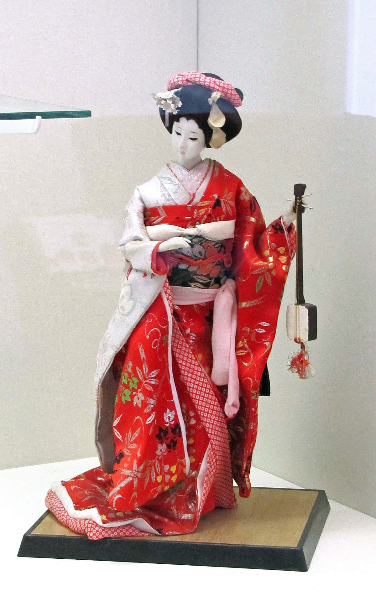 Endocka I En Röd Kimono Visas Upp